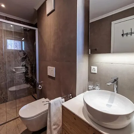 Le John's 4*